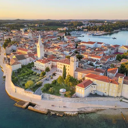 Strandnahe Piazzetta Porec