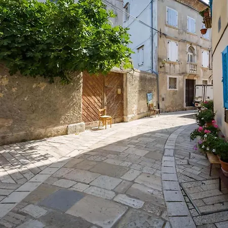 Strandnahe Piazzetta * Porec